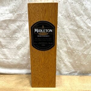 Midleton Very Rare Irish Whiskey
1999 Wood Wooden Box (Only)
